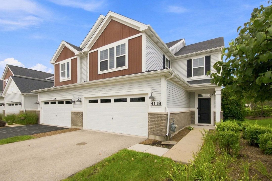Townhouse in Aurora, Illinois, United States 1 - 18685232