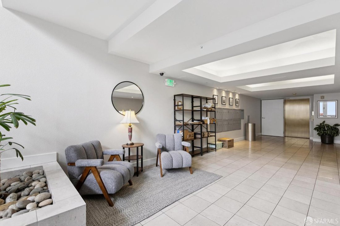 Condo in San Francisco, California, United States 3 - 18684651
