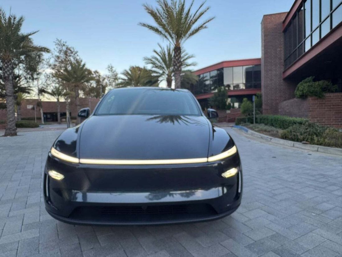 Suv in Newport Beach, CA, United States 4 - 18685516