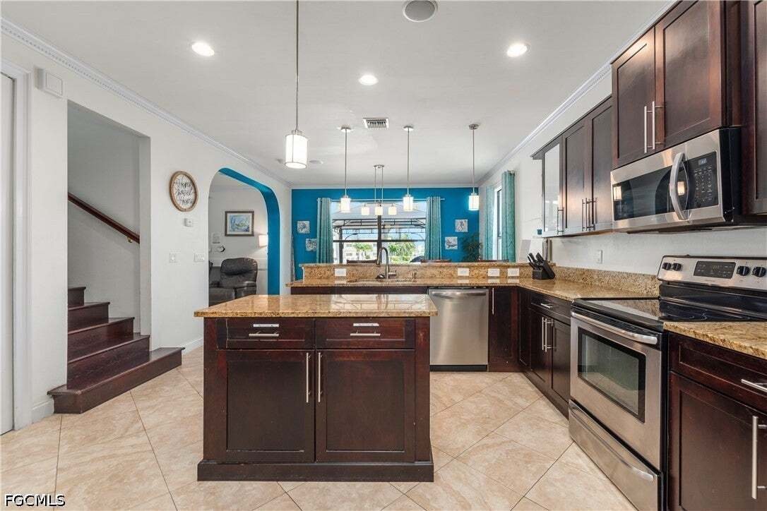 House in Cape Coral, Florida, United States 5 - 18684662