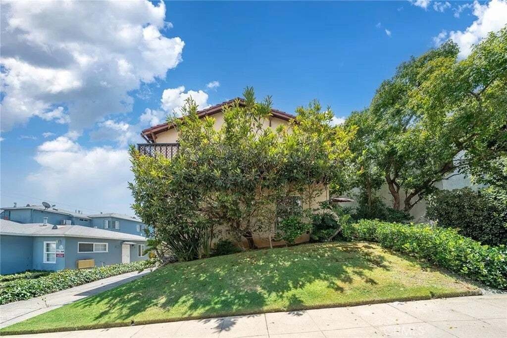 Los Angeles, California, United States 4 - 18685310