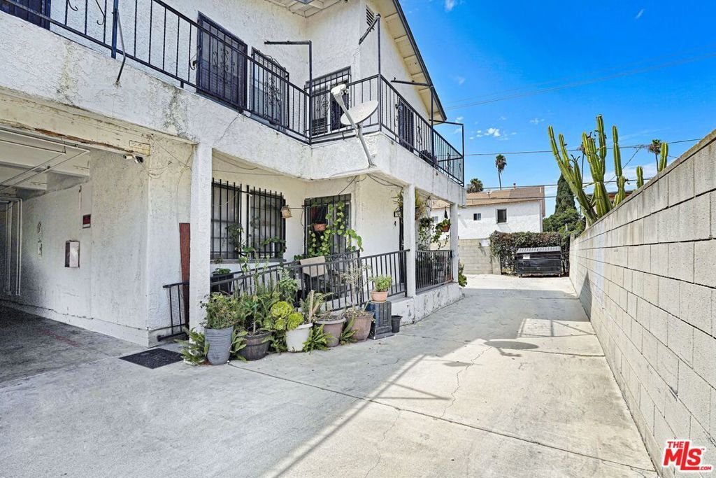 Los Angeles, California, United States 4 - 18685117