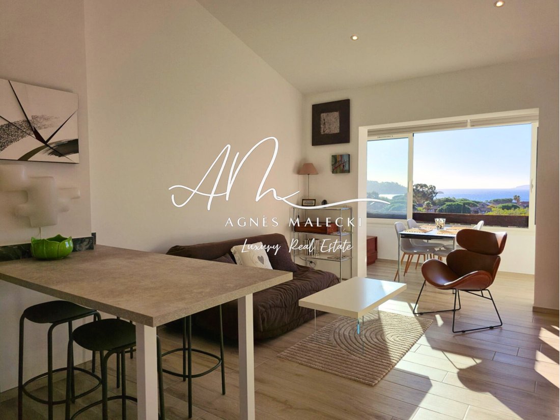 Apartment in Le Lavandou, Provence-Alpes-Côte d'Azur, France 3 - 18685074