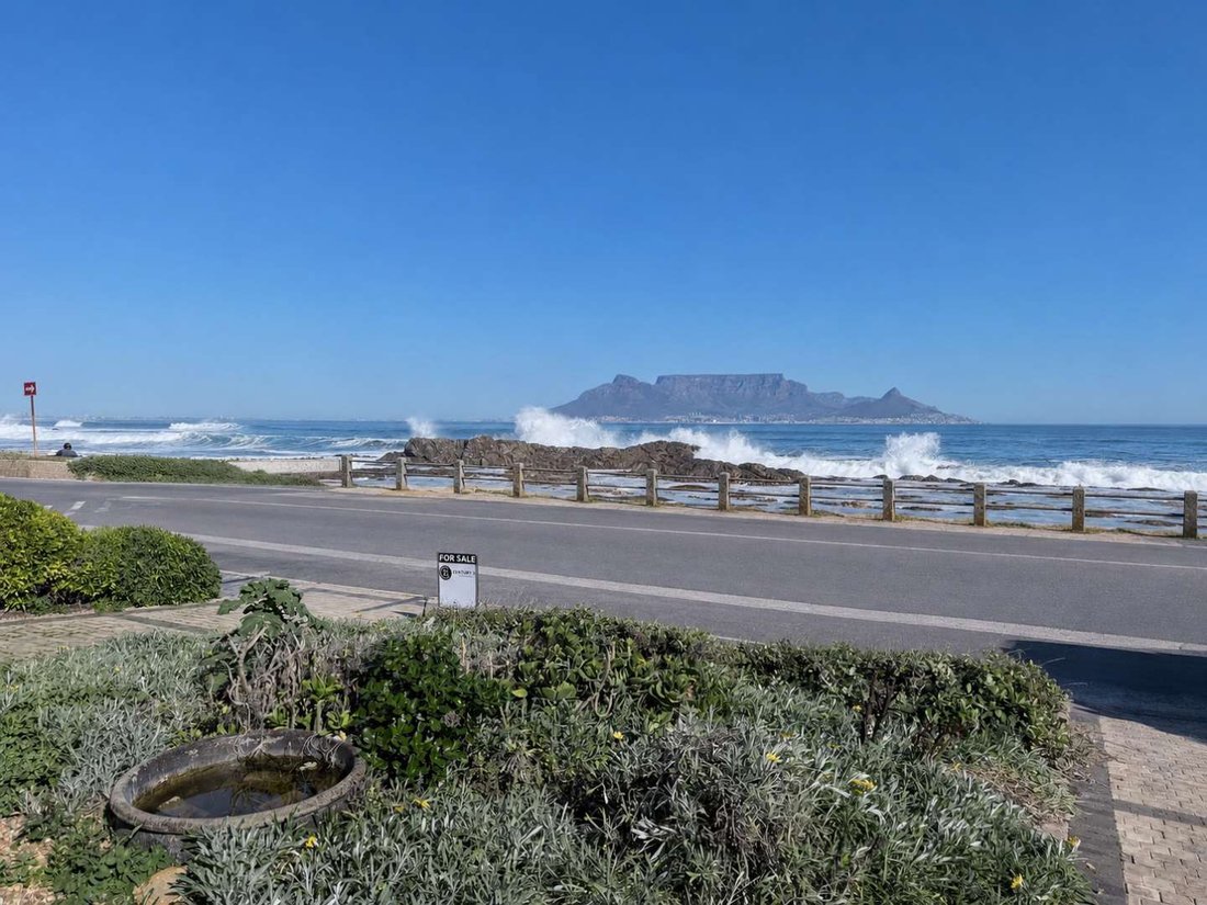 Land in Bloubergstrand, Cape Town, South Africa 1 - 18685138
