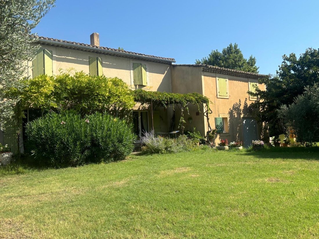 House in Cabrières-d'Avignon, Provence-Alpes-Côte d'Azur, France 2 - 18686278