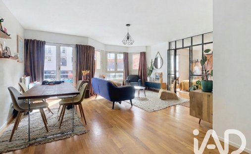 Apartment in Centre Ville, Suresnes, France 1