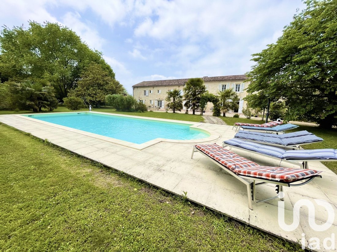 Casa en Lesparre-Médoc, Nueva Aquitania, Francia 1 - 16035048