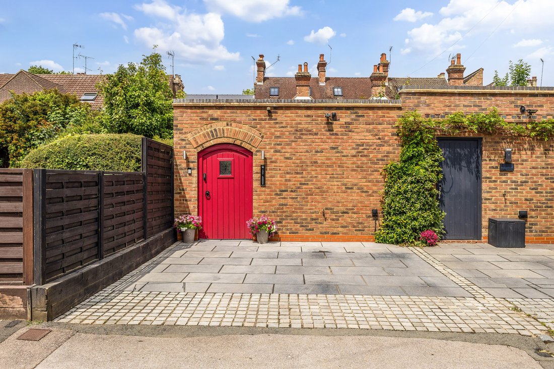 House in Breadcroft, Harpenden, England 2 - 18211435