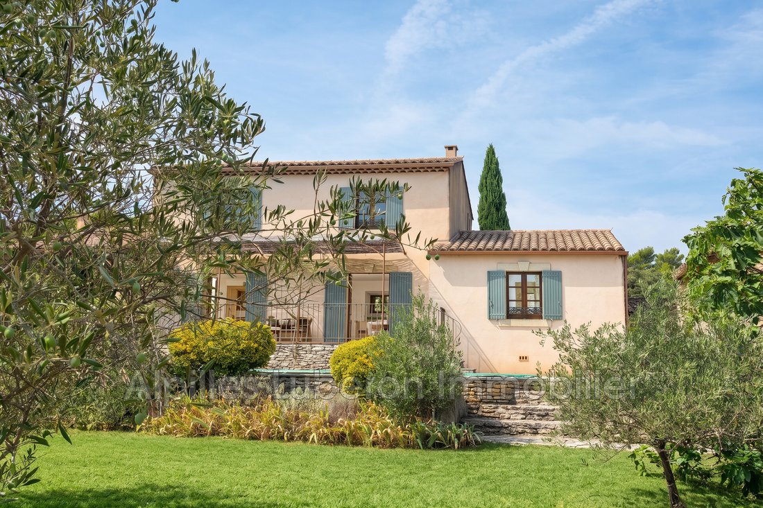 Villa in Cabrières-d'Avignon, Provence-Alpes-Côte d'Azur, France 1 - 18685343