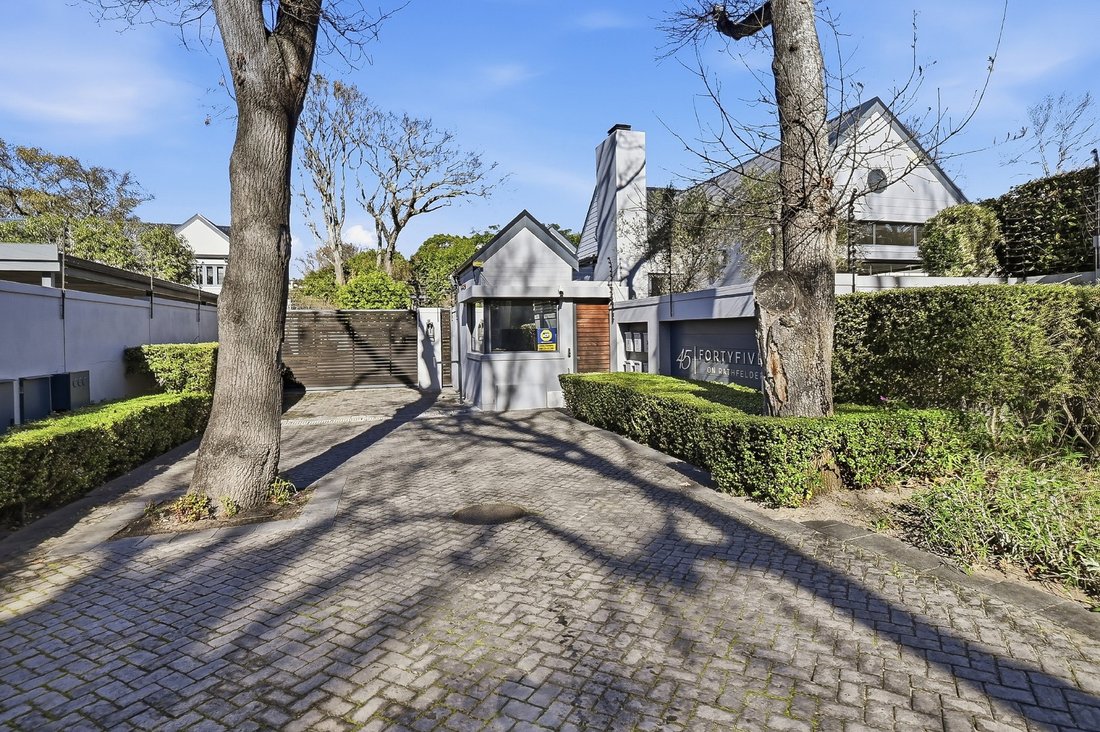 Constantia Heights, Cape Town, Western Cape 1 - 18685395