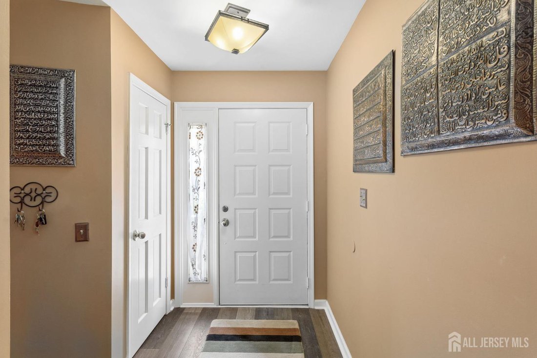 Townhouse in South Brunswick Township, New Jersey, United States 5 - 18685175