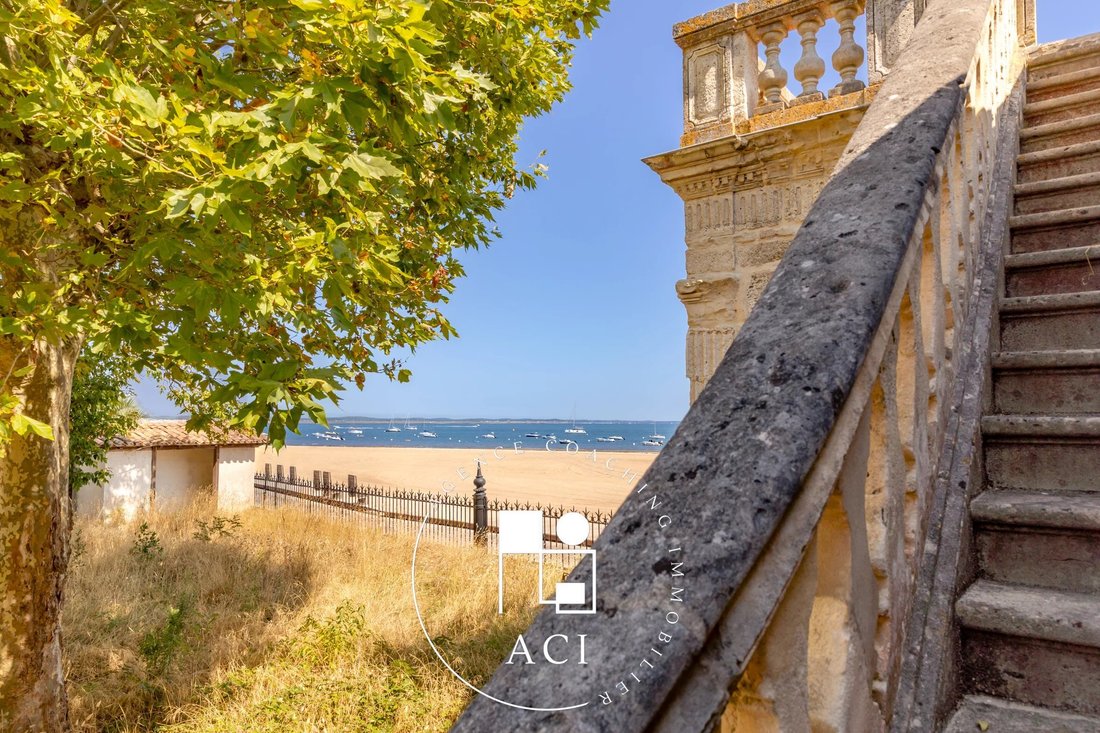 Estate in Aiguillon, Arcachon, France 2 - 18685078