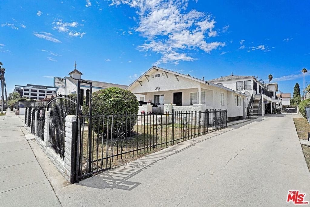 Los Angeles, California, United States 1 - 18685117