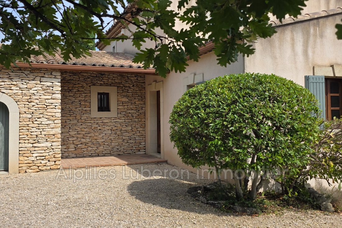 Villa in Cabrières-d'Avignon, Provence-Alpes-Côte d'Azur, France 4 - 18685343