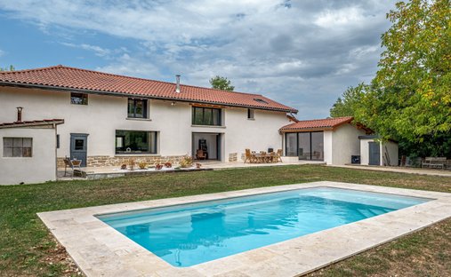 Farm Ranch in Gare-Peloux Mail-Citadelle, Bourg-en-Bresse, France 1