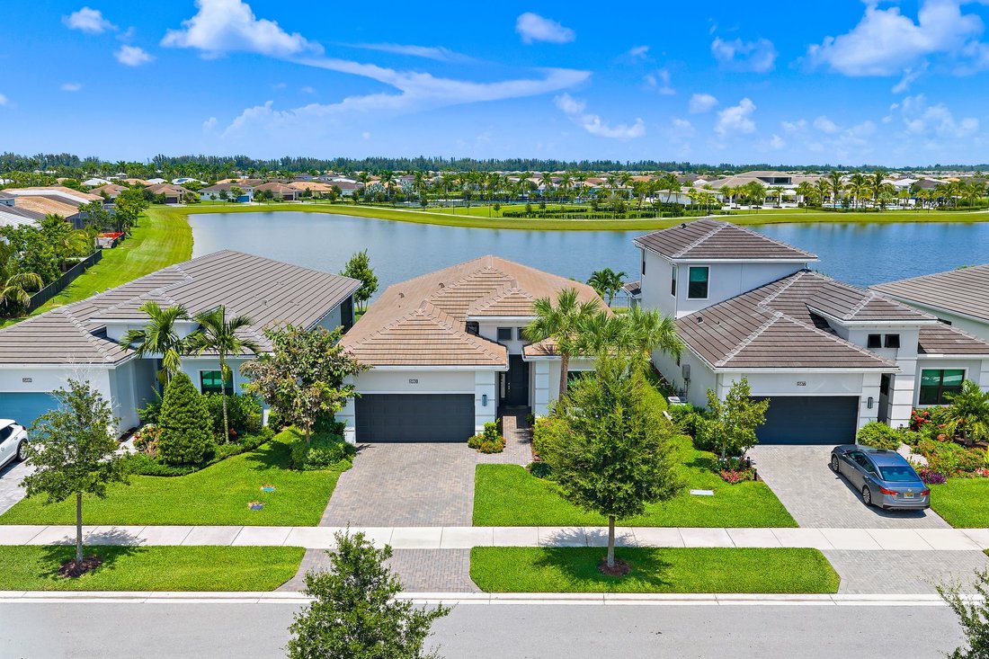 Loxahatchee, Florida, United States 2 - 18685418