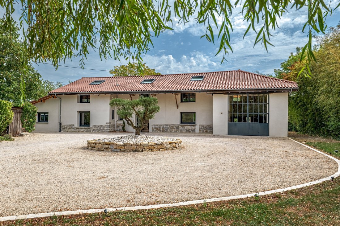 Farm Ranch in Gare-Peloux Mail-Citadelle, Bourg-en-Bresse, France 2 - 18685379