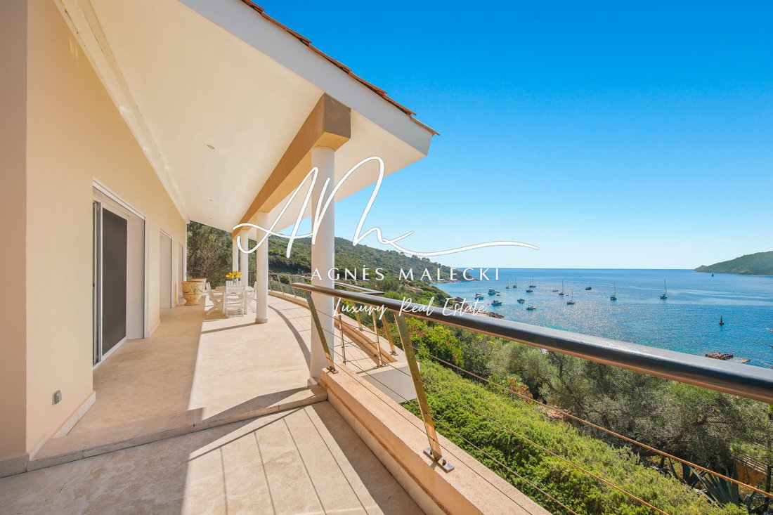 Villa in Hyeres, Provence-Alpes-Côte d'Azur, France 3 - 18685028