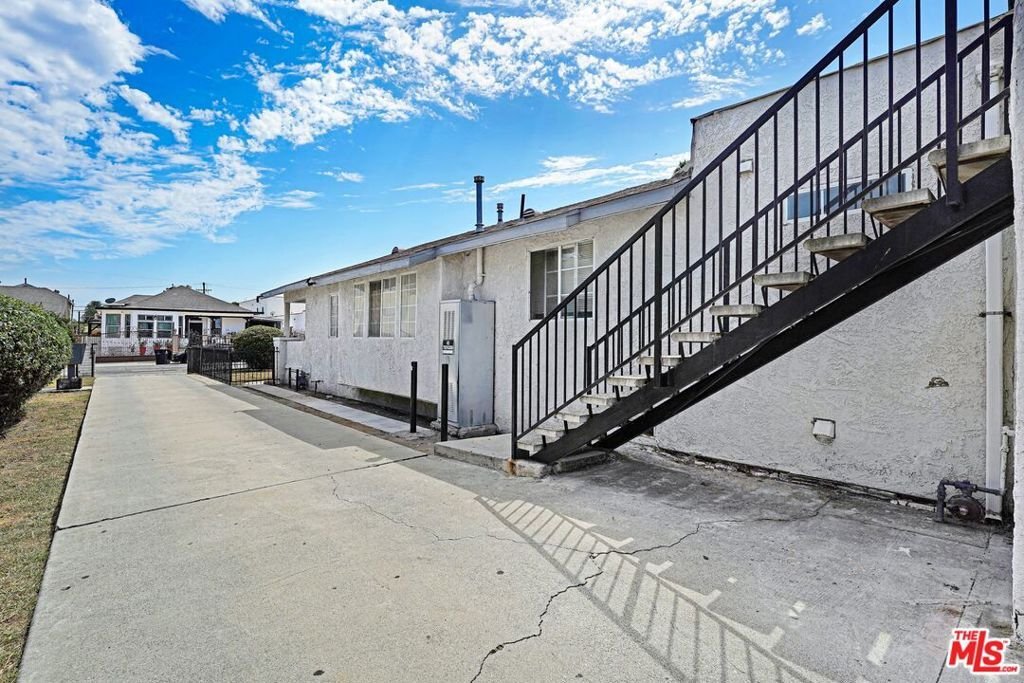 Los Angeles, California, United States 5 - 18685117