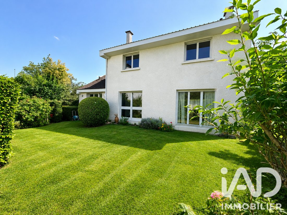 House in Mareil-Marly, Ile-de-France, France 2 - 18283399
