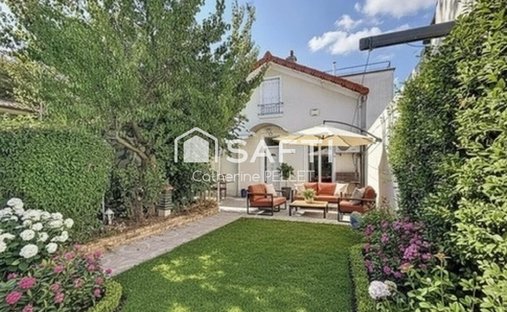 House in Centre Ville Est, Ivry-sur-Seine, France 1