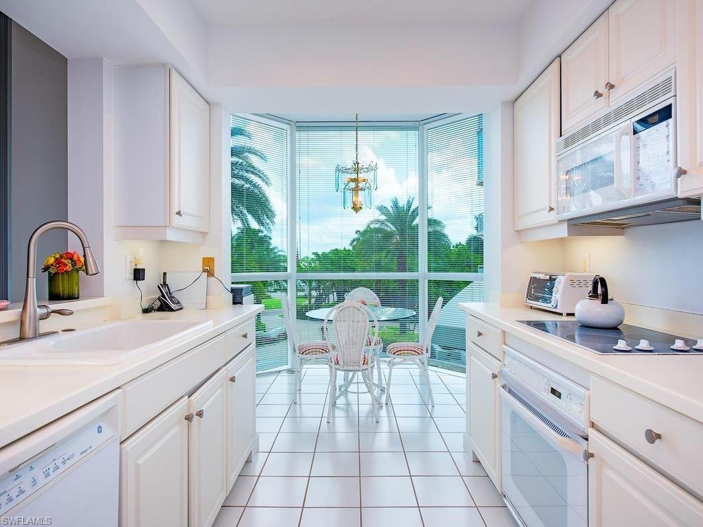 Condo in Naples, Florida, United States 4 - 18685669