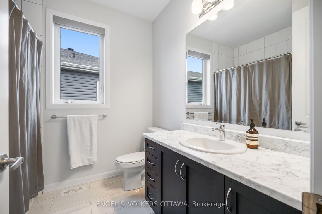 Townhouse in Ottawa, Ontario, Canada 3 - 18685514