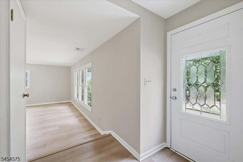 House in Berkeley Heights, New Jersey, United States 4 - 18685354