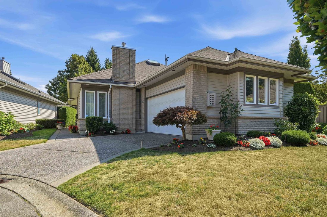 Townhouse in Surrey, British Columbia, Canada 2 - 18685535