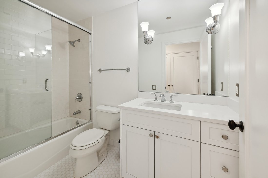 Condo in Chicago, Illinois, United States 5 - 18685393