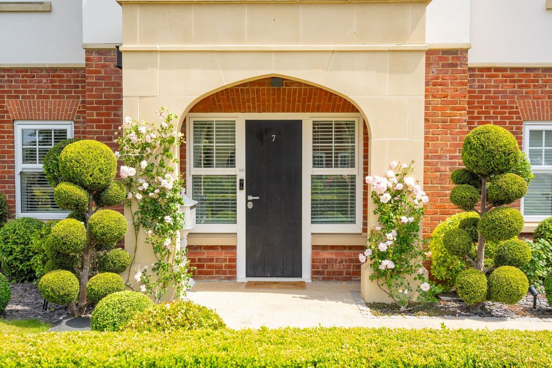 House in Winkfield, England 2 - 18365005