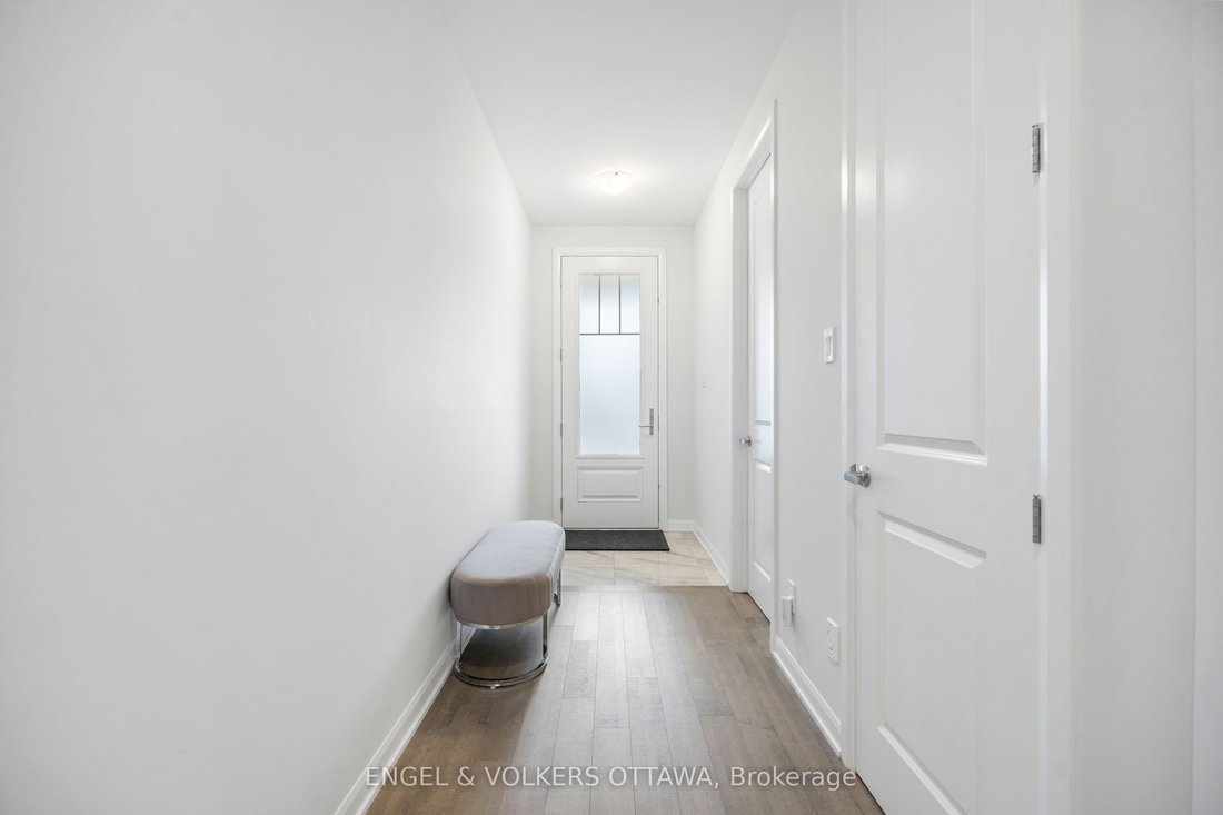 Townhouse in Ottawa, Ontario, Canada 2 - 18685514