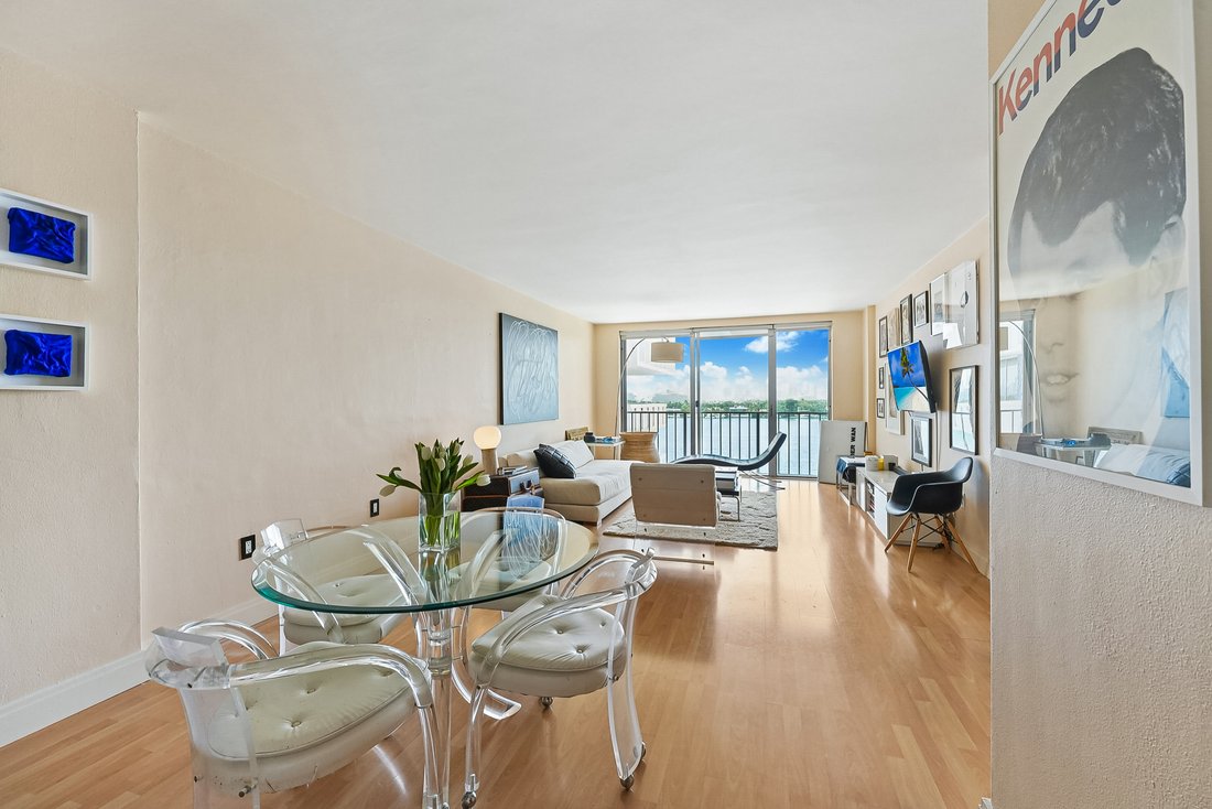 Condo in Miami Beach, Florida, United States 5 - 18685387