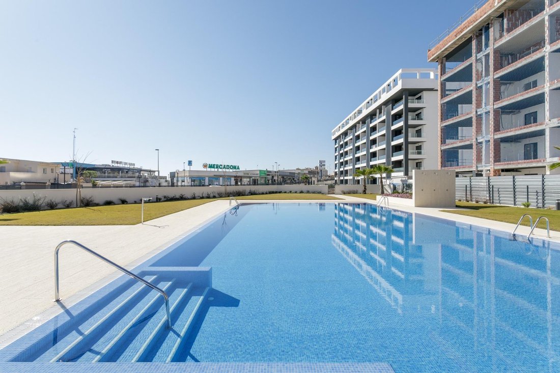 Penthouse in Torrevieja, Valencian Community, Spain 3 - 14166017