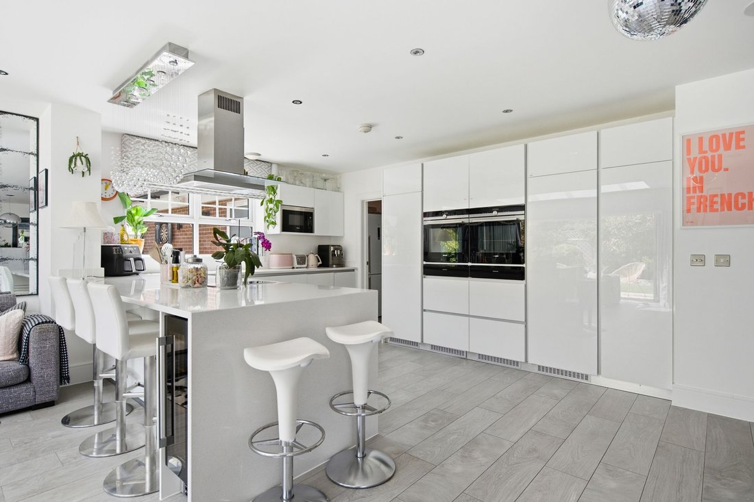 House in Winkfield, England 5 - 18365005