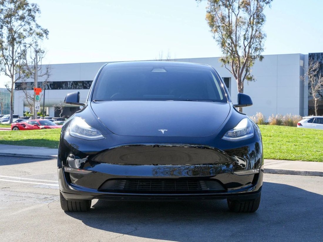 Suv in Costa Mesa, CA, United States 2 - 18685944
