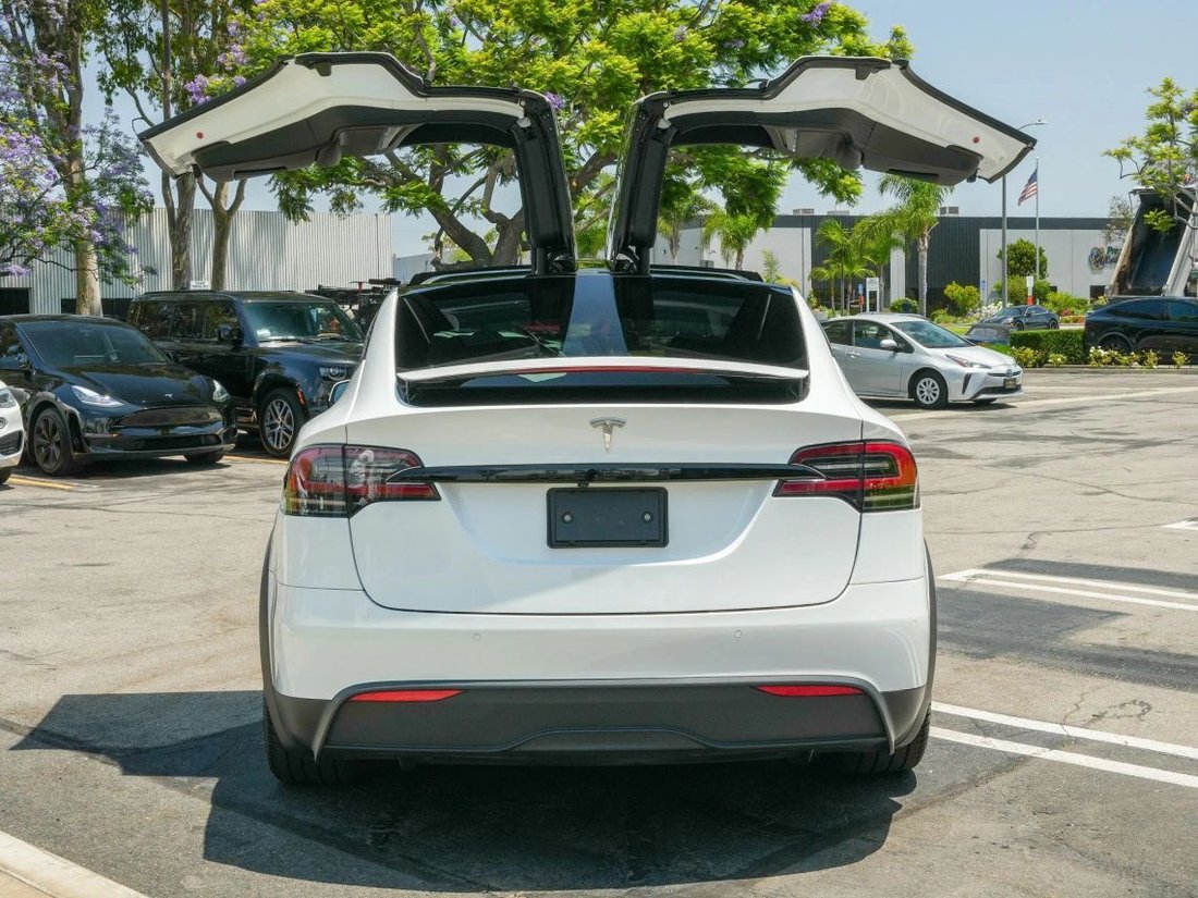 Suv in Costa Mesa, CA, United States 4 - 18658233
