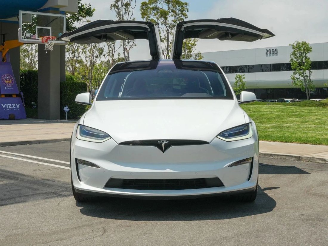 Suv in Costa Mesa, CA, United States 2 - 18658233