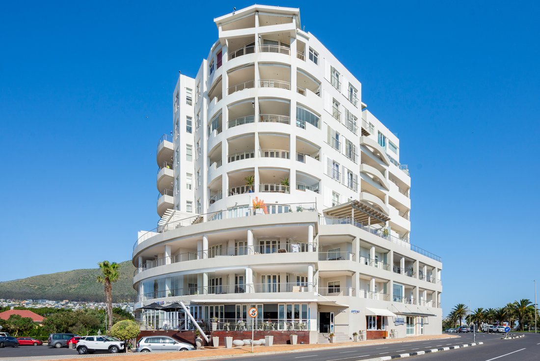 Apartment in Mouille Point, Cape Town, South Africa 1 - 18686202