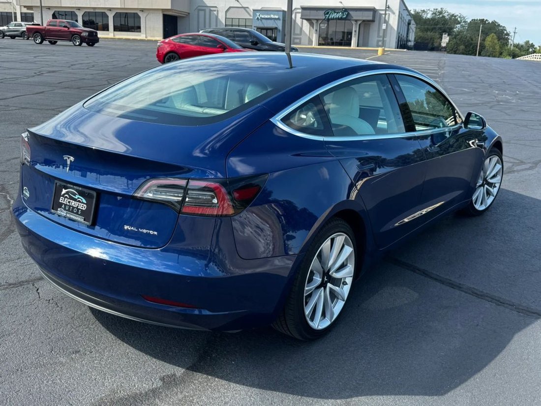 Sedan in Joplin, MO, United States 4 - 18686171