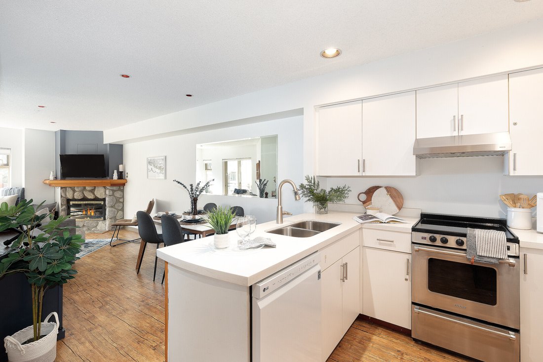 Condo in Whistler, British Columbia, Canada 2 - 18686217