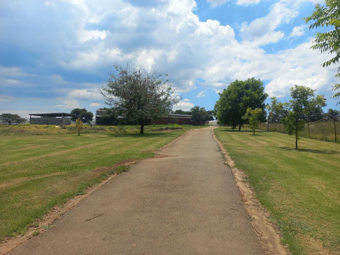Farm Ranch in Mogale City Local Municipality, Gauteng, South Africa 4 - 18686205