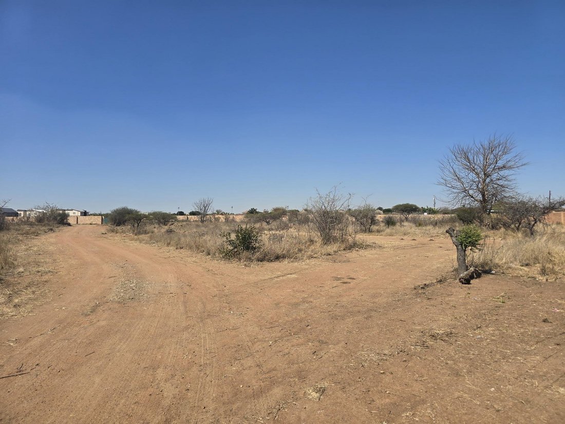Land in Seshego-A, Limpopo, South Africa 1 - 18686208