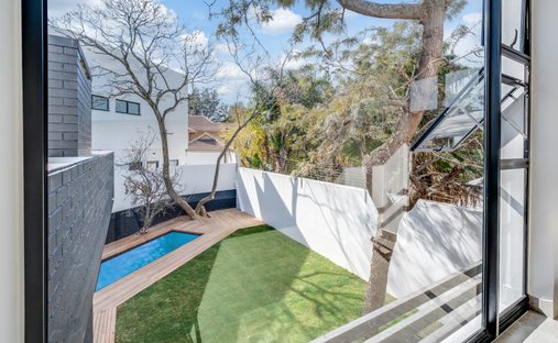 Country House in Benmore Gardens, Gauteng, South Africa 1