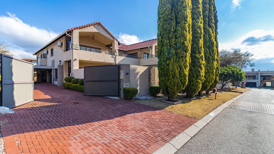 House in Crowthorne AH, Gauteng, South Africa 1 - 18686204