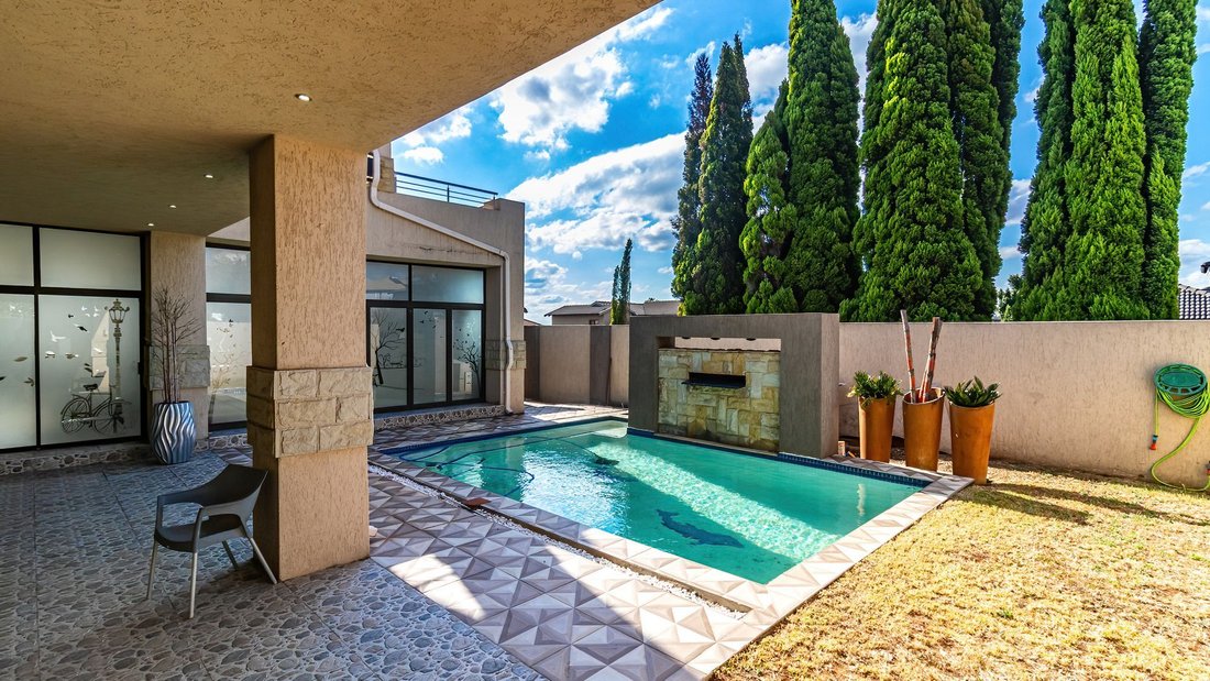 House in Crowthorne AH, Gauteng, South Africa 3 - 18686204