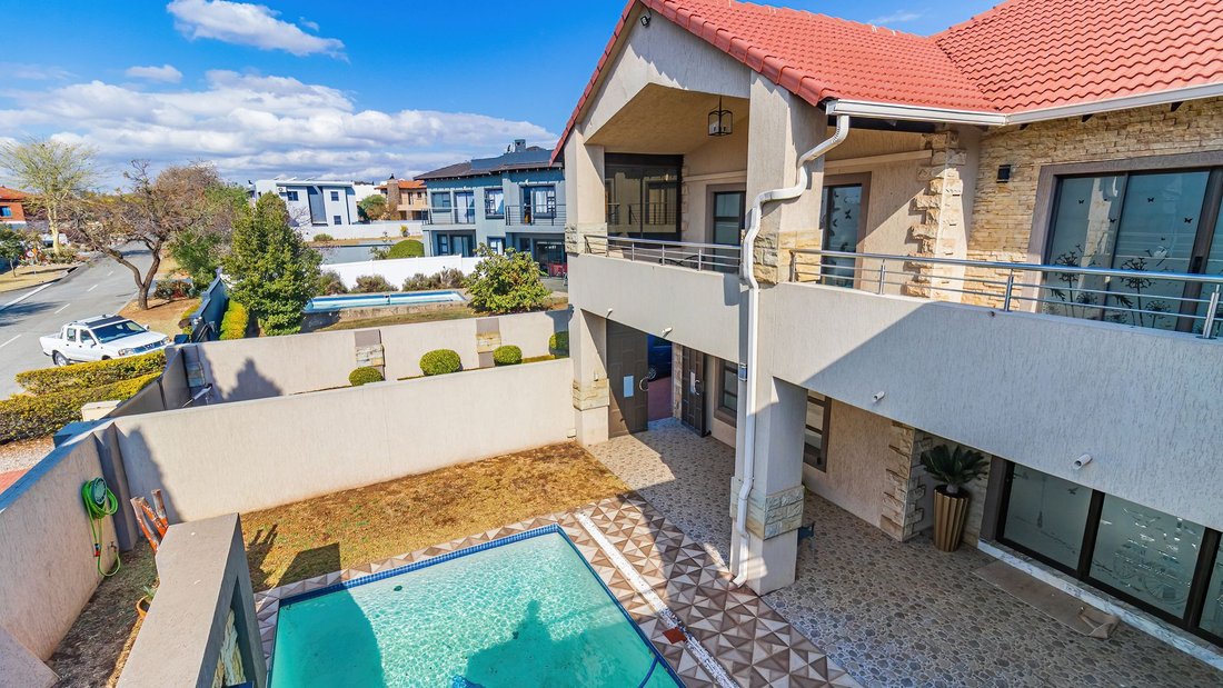 House in Crowthorne AH, Gauteng, South Africa 2 - 18686204