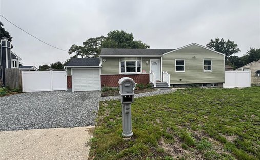 Maison à Central Islip, État de New York, États-Unis 1