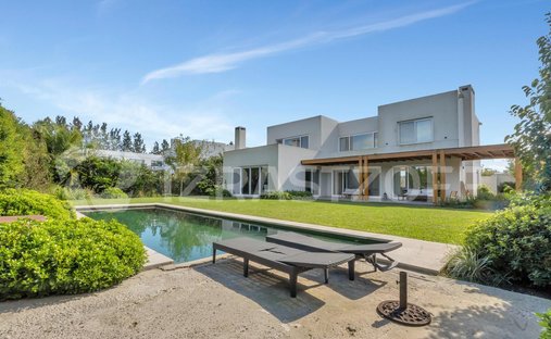 House in Tigre, Buenos Aires Province, Argentina 1