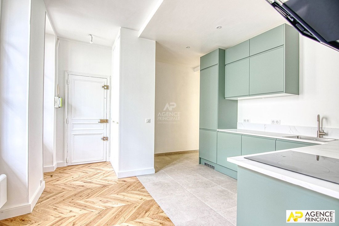Apartment in Domaine National du Château, Versailles, France 5 - 18690285